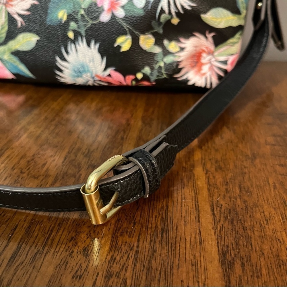 Vintage Liz Claiborne Women's
Harper Shoulder Tropical Classy purse. - Picture 8 of 14